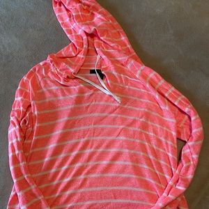 Women’s lightweight hoodie